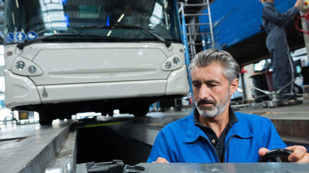 Carrosserie bus Bordeaux : l'expertise du service de réparation de Truck Bull